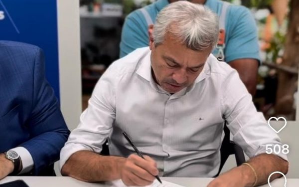 Prefeito de Barras assina contrato para construção de 192 unidades habitacionais