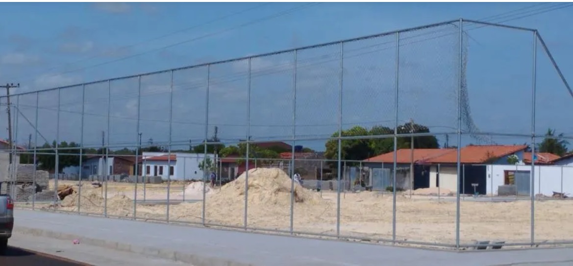 Prefeitura de Barras segue avançando na construção da praça dos residenciais