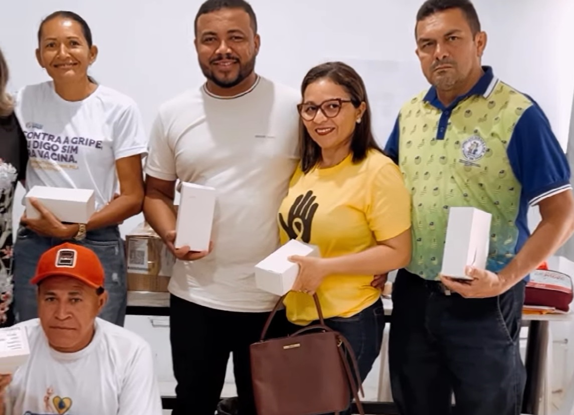 Secretaria Municipal de Saúde entrega smartphones a Agentes Comunitários de Saúde