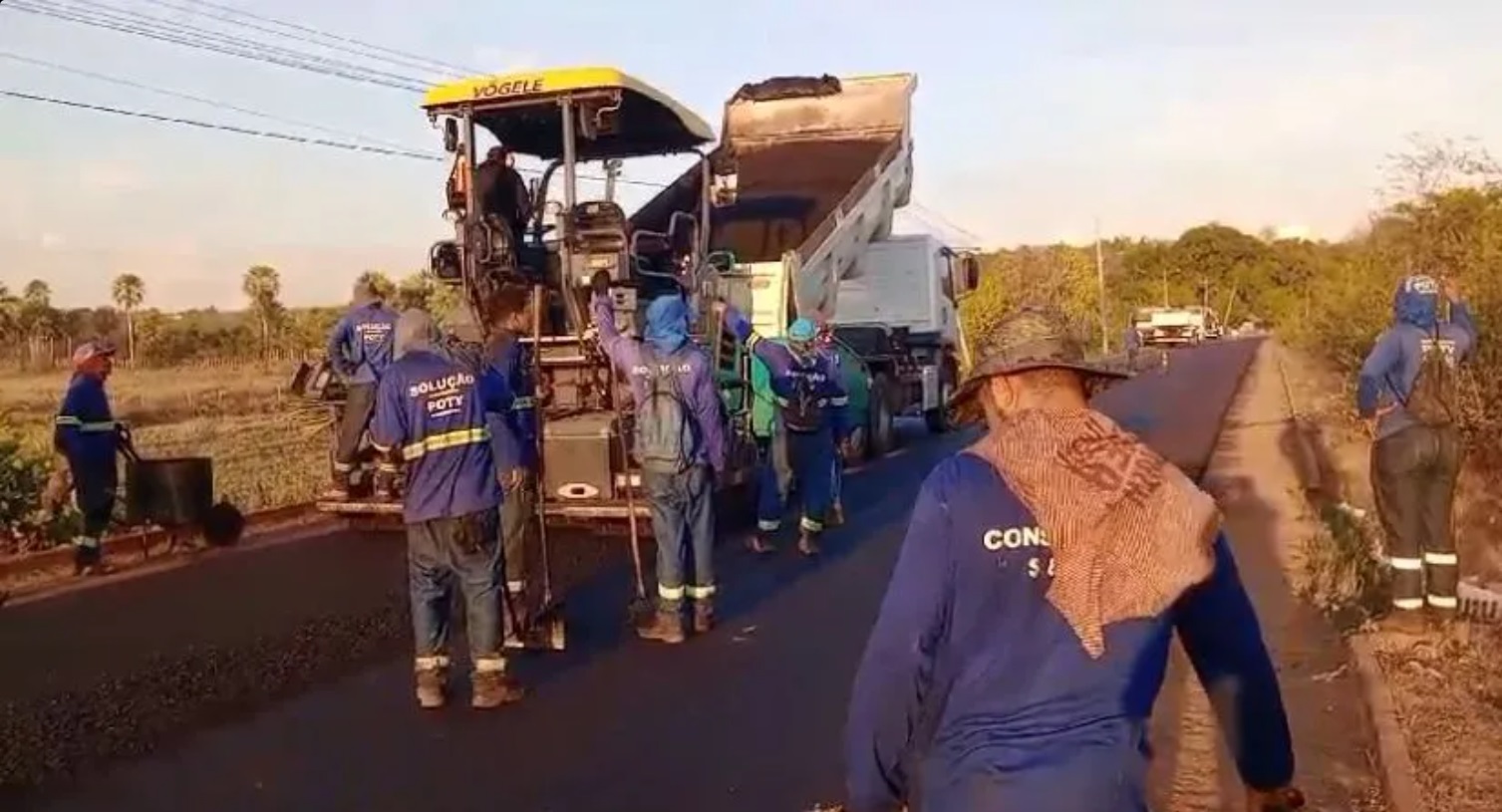 Asfaltamento em Barras contempla Bairros Floresta e Pedrinhas, na PI 110